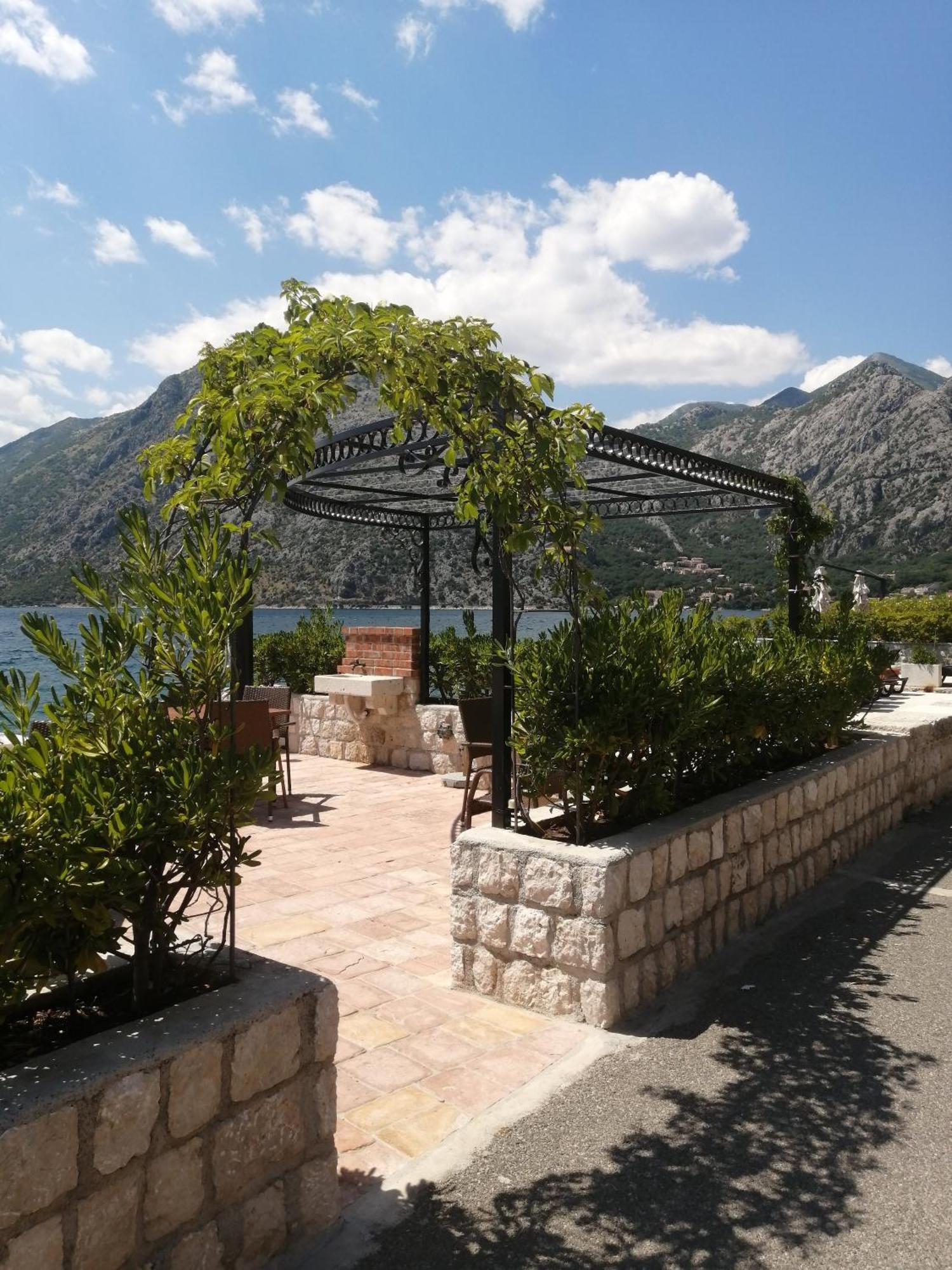 Apartment Radimiri Kotor Bilik gambar