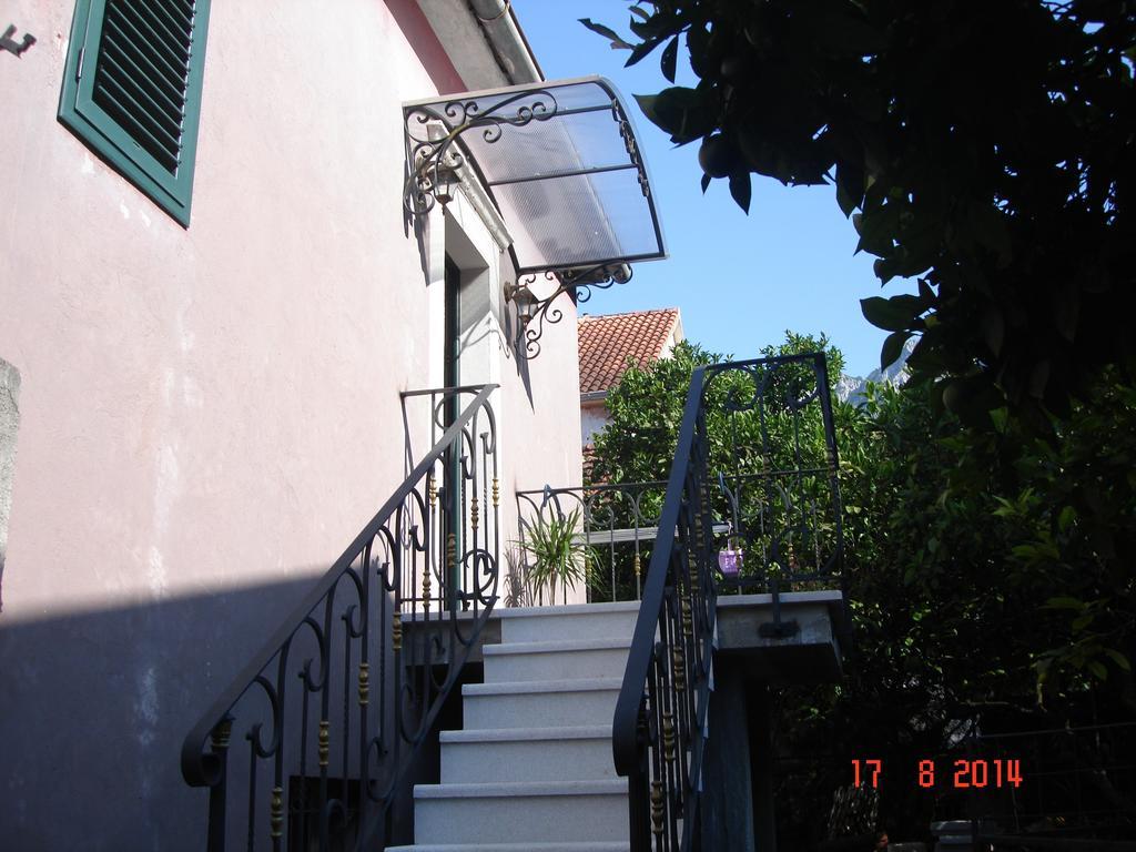 Apartment Radimiri Kotor Bilik gambar